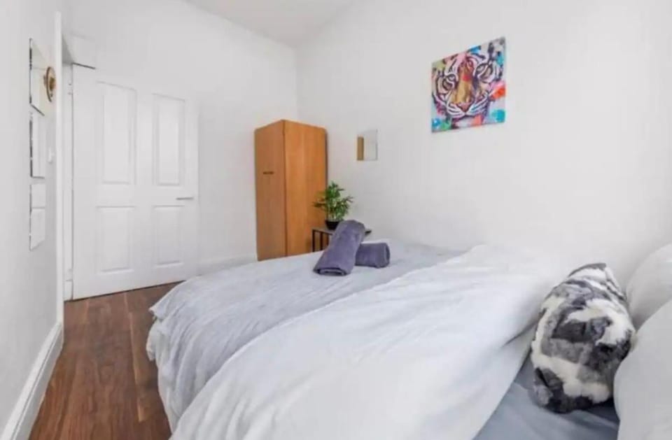 London - 2 Bedroom Flat near Clapham Junction CJ Apartment in London