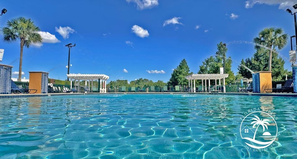 Pool view, Swimming pool, sunbed
