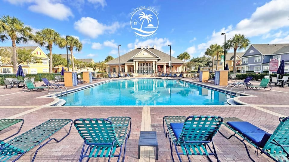 Property building, Natural landscape, Swimming pool, sunbed