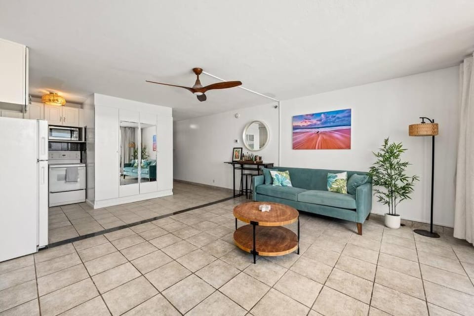 Driftwood Oceanfront Apartment in Napili-Honokowai
