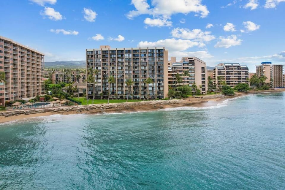 Driftwood Oceanfront Apartment in Napili-Honokowai