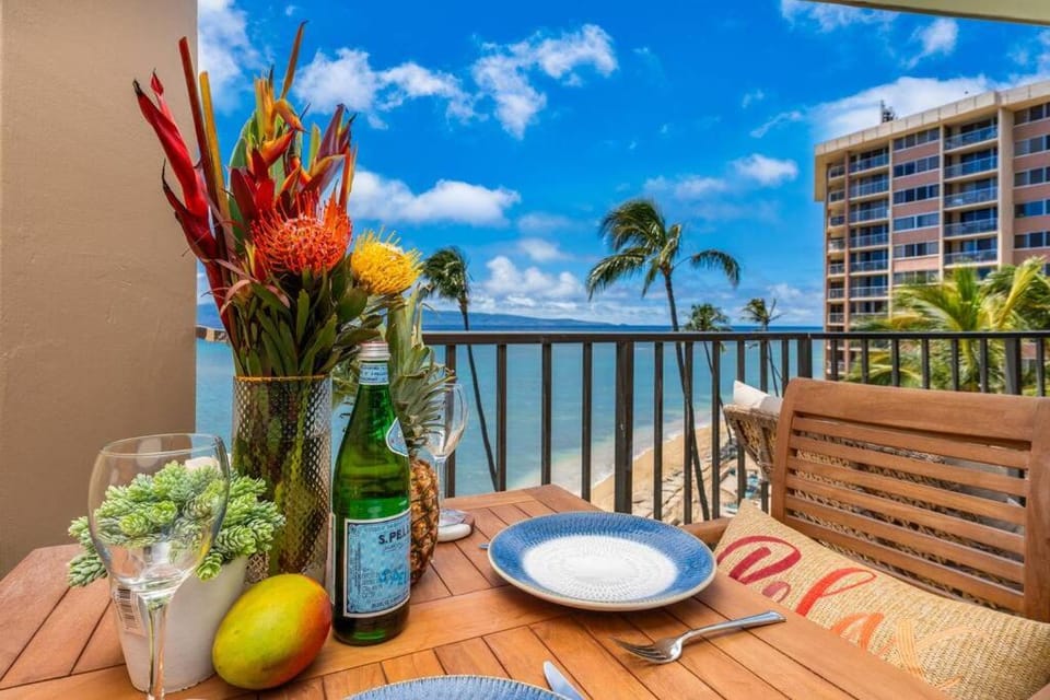 Patio, Natural landscape, View (from property/room), Balcony/Terrace, Dining area, Food, Sea view, Drinks