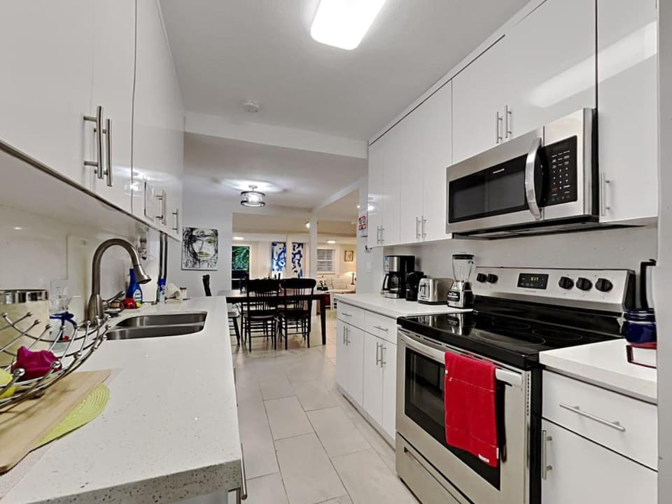 Private Rooms at Miami Centrally Located with free Parking Vacation rental in Miami