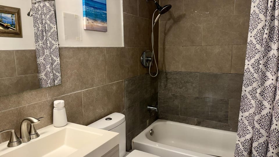 Private Rooms at Miami Centrally Located with free Parking Vacation rental in Miami