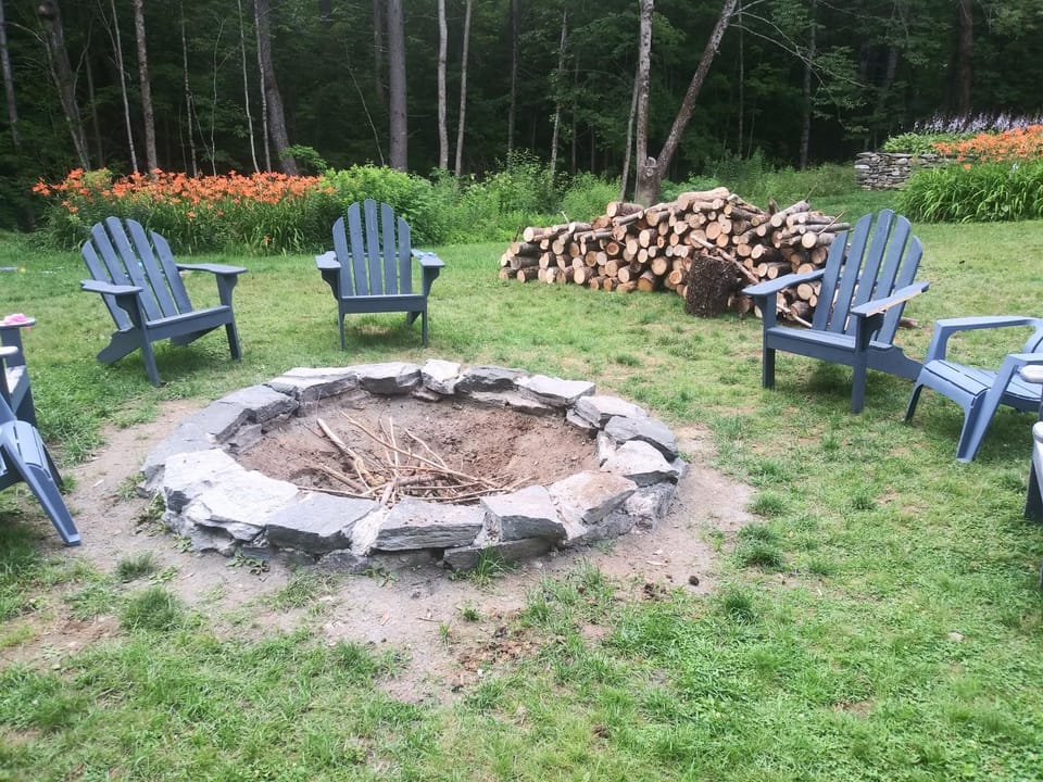 Private Tavern, Hot Tub, 8-Fireplaces, Spa Baths, Fire Pit, Baths Ensuite - Shop or Ski! House in Landgrove