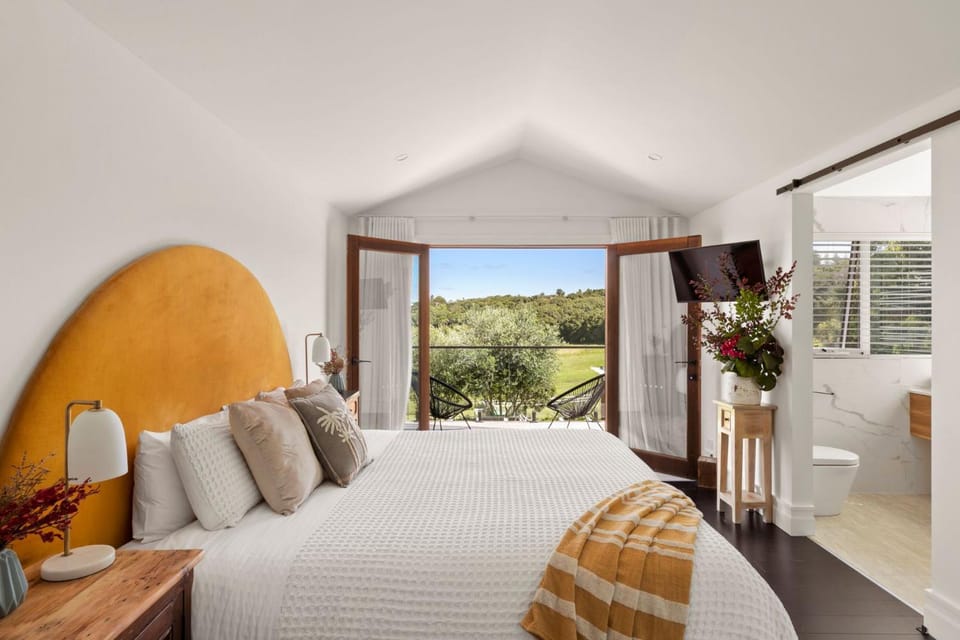Boulders Beach retreat - Lennox Head Luxury Estate with Pool & Tennis Court sleeps 14 | Winter Escape Deal | Stay Longer =& Save | 1 June – 31 August House in Lennox Head