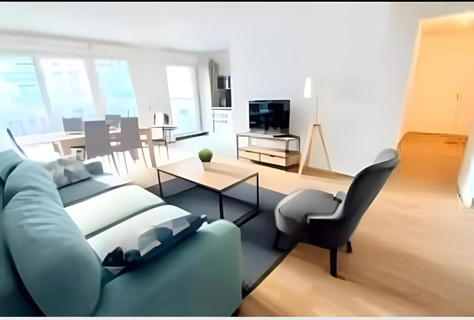 Communal lounge/ TV room, TV and multimedia, Living room, Seating area, Dining area