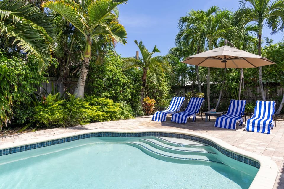 Garden view, Swimming pool, Swimming pool, sunbed