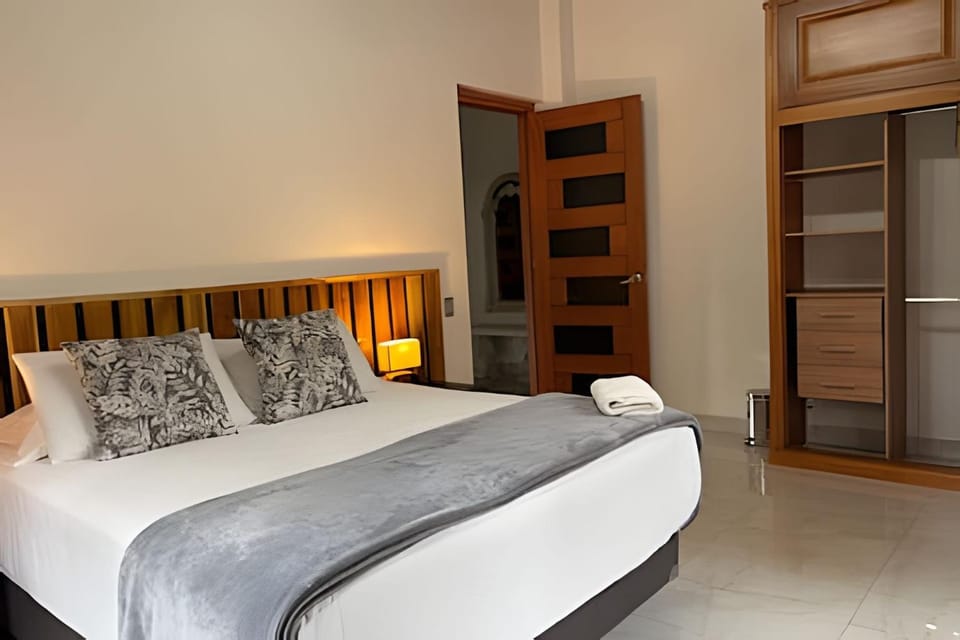 Palos altos house; Poblado; 6 min to Provenza House in Medellin