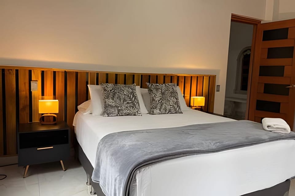 Palos altos house; Poblado; 6 min to Provenza House in Medellin