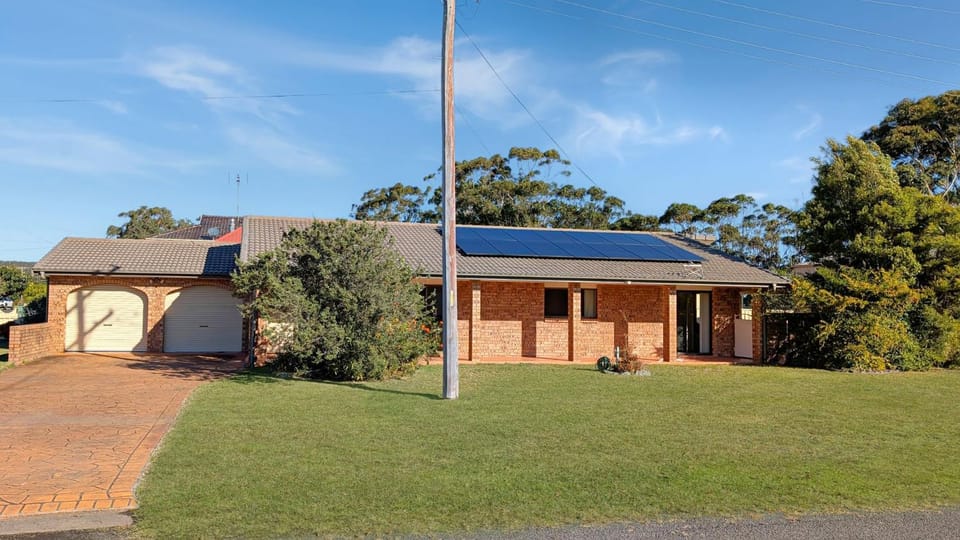 Collingwood Lodge by Experience Jervis Bay House in Vincentia