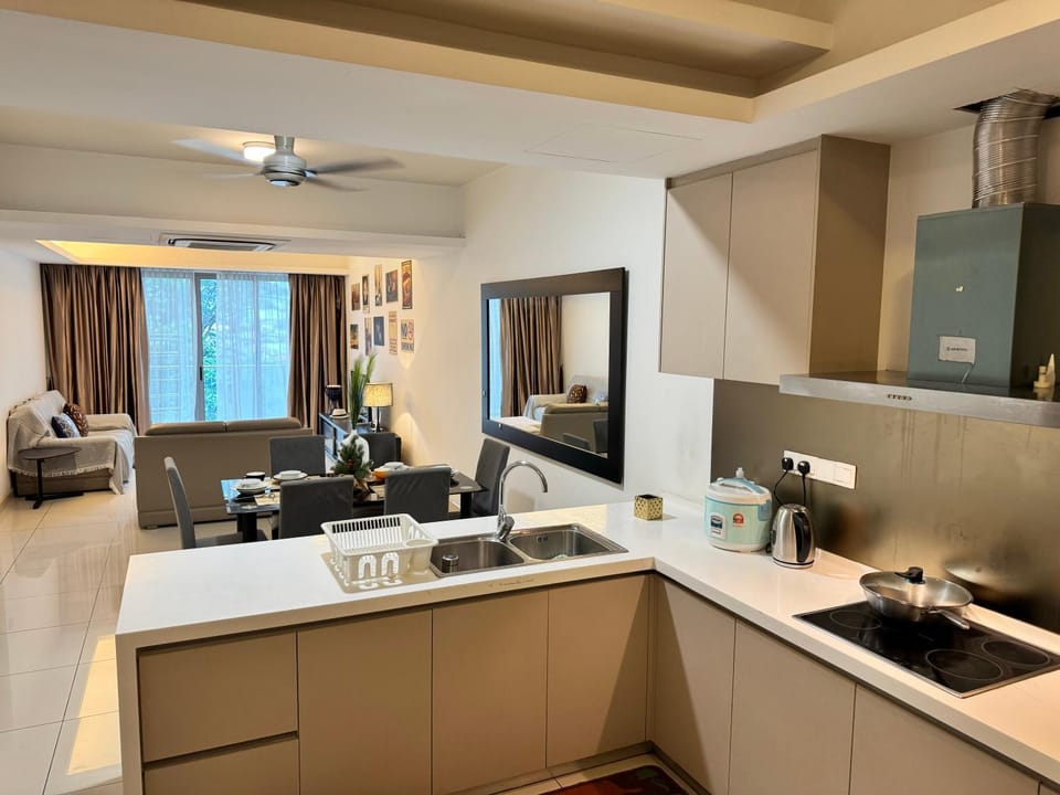 Kitchen or kitchenette, Living room, Seating area, Dining area