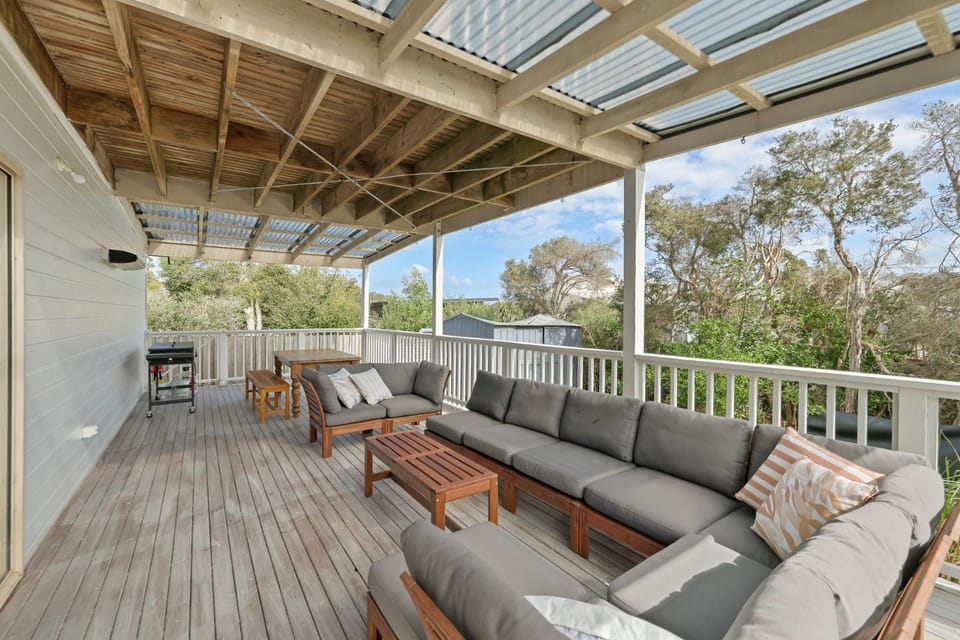 Sunset Cove Hideaway House in Victoria
