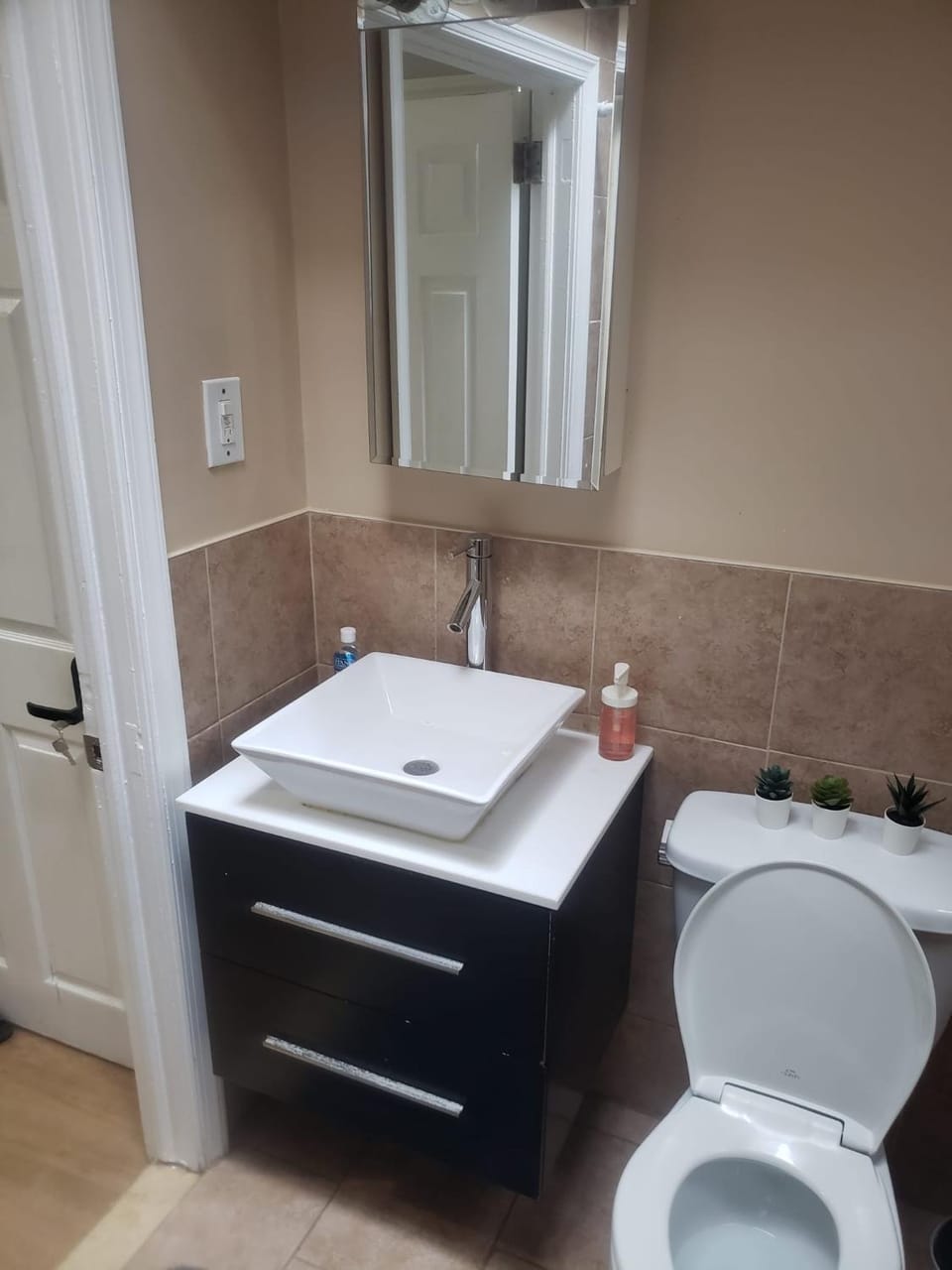 Tranquility Room by the Airport -Shared space Vacation rental in Upper Darby