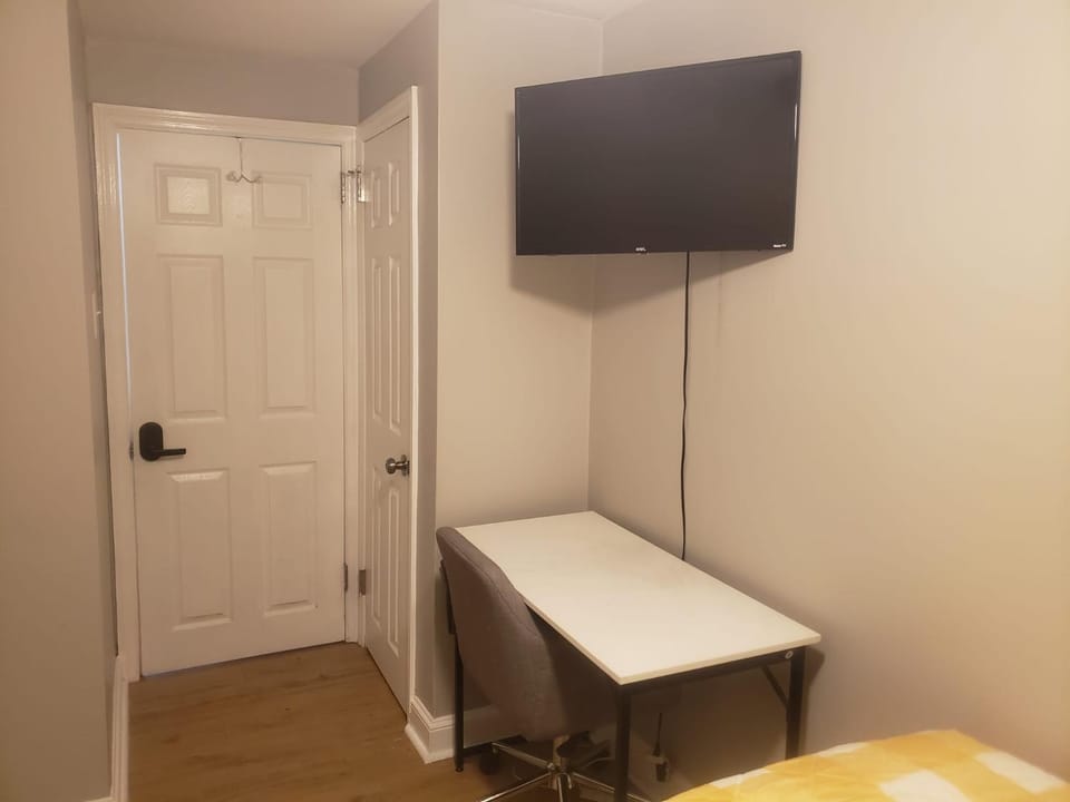 Tranquility Room by the Airport -Shared space Vacation rental in Upper Darby