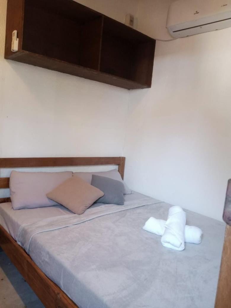 Bed, Bedroom, towels, air conditioner