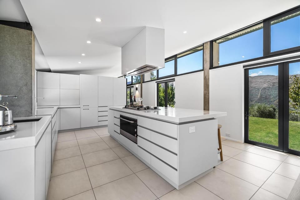 Coffee/tea facilities, Kitchen or kitchenette, dishwasher, oven, stove, toaster