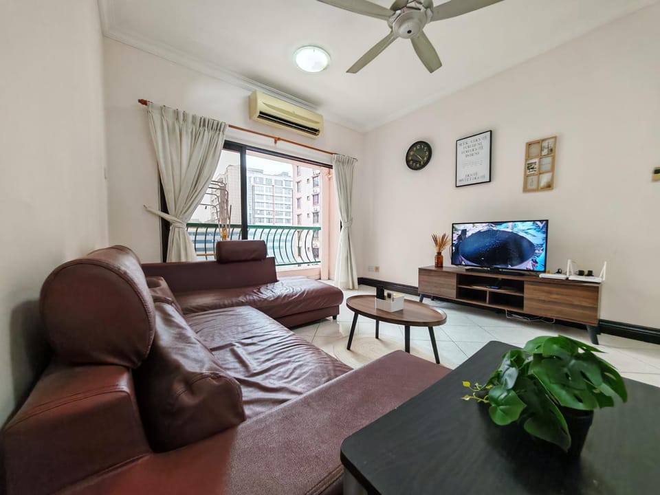 Communal lounge/ TV room, TV and multimedia, Living room, Seating area, Evening entertainment, air conditioner