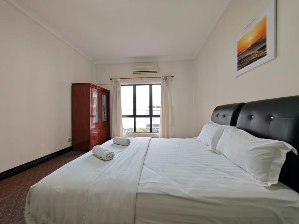 Bed, Photo of the whole room, Bedroom, towels, wardrobe