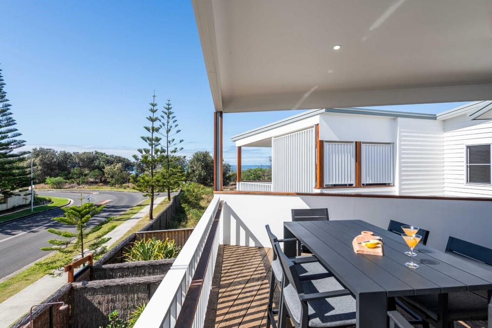 Dunes on Pippi - Oceanstays - Plunge Pool House in Yamba