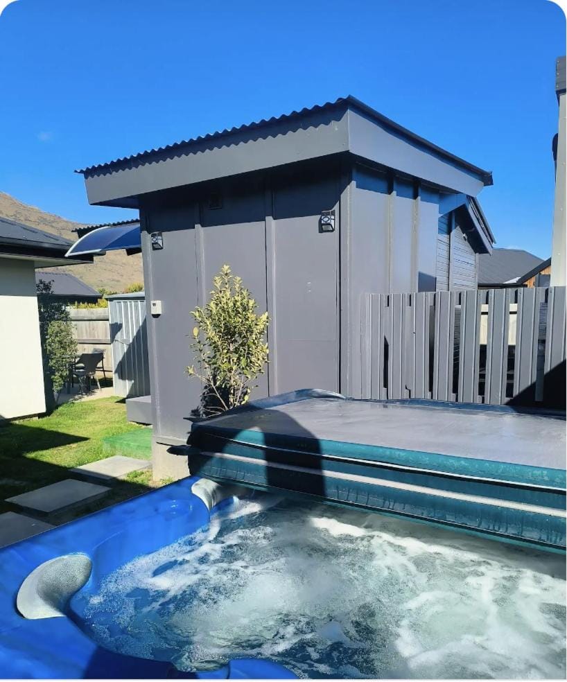 Gorgeous Cabin - Spa Pool! Cabin in Queenstown