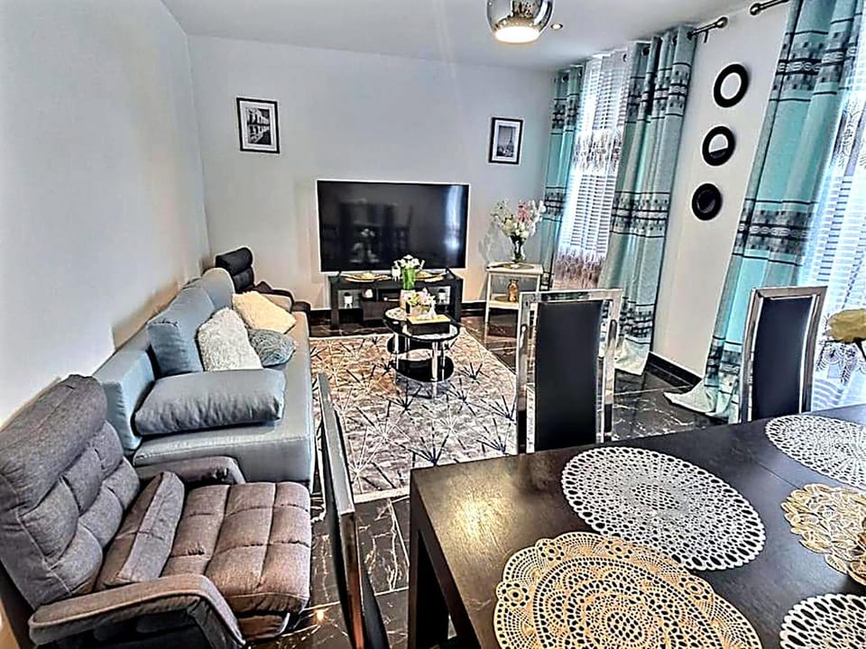 Communal lounge/ TV room, TV and multimedia, Living room, Seating area