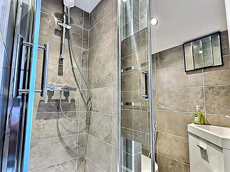 Shower, Bathroom, towels