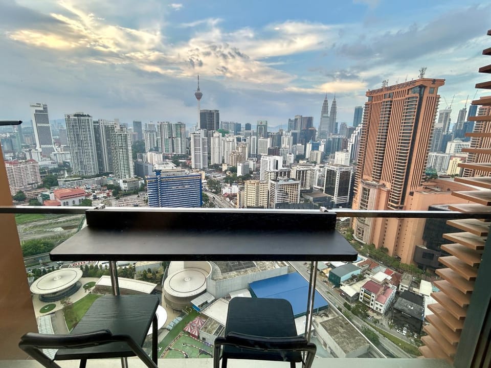 1BR condo with Amazing KLCC View & Infinity Pool at Lalaport Bukit Bintang Apartment in Federal Territory of Kuala Lumpur