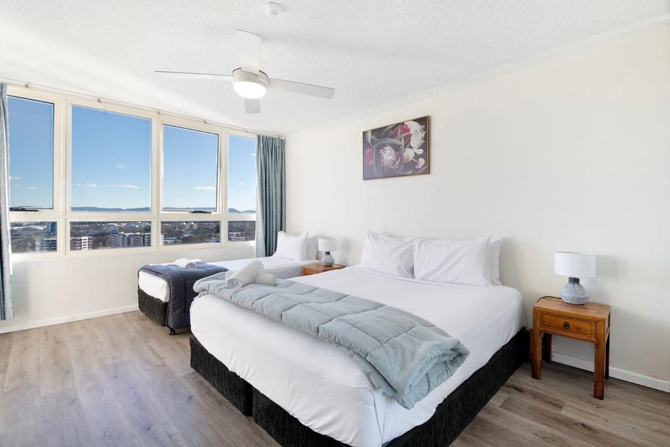 Spacious 3 Bedroom Apartment in Surfers Paradise - CoastHM Apartment in Surfers Paradise