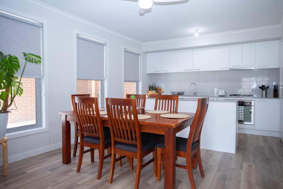 Kline Hideaway Modern 2BR Near Ballarat CBD House in Ballarat