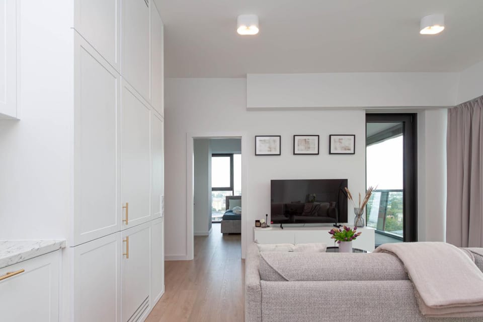 Communal lounge/ TV room, Bed, TV and multimedia, Balcony/Terrace, Living room, Seating area, Evening entertainment, Family, Family, Family