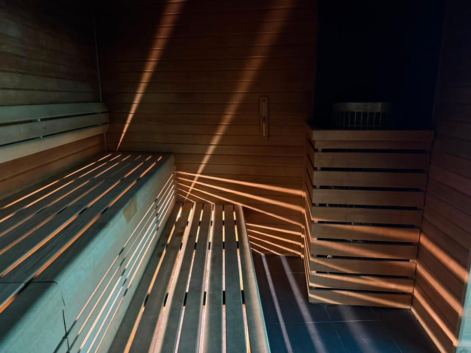 Spring, Sauna, Spa and wellness centre/facilities, towels