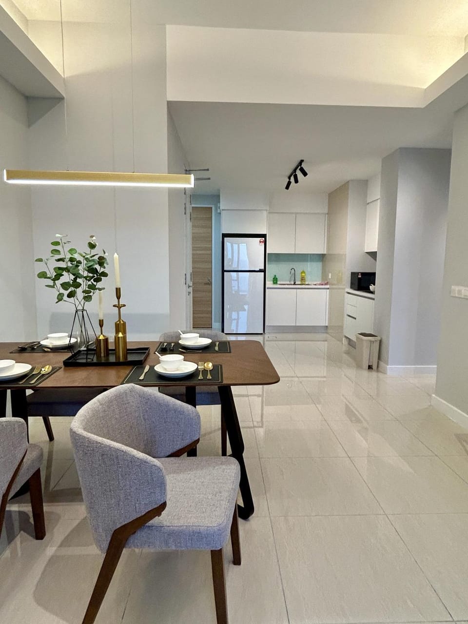 Kitchen or kitchenette, Dining area