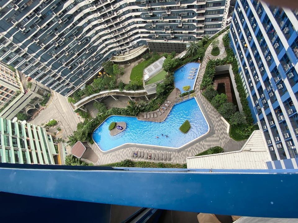 Air residence Fantasy Sophisticated Chic Family living 300 Mbps Fast Apartment in Makati