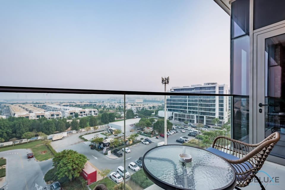 Neighbourhood, View (from property/room), Balcony/Terrace, Street view, Parking