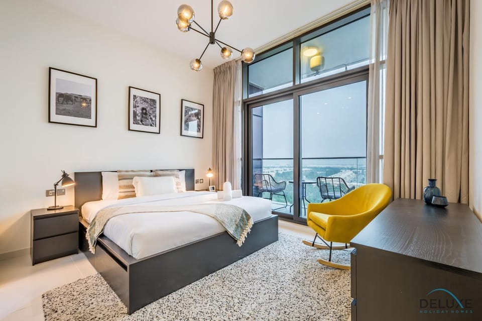 Bed, Photo of the whole room, Seating area, Bedroom