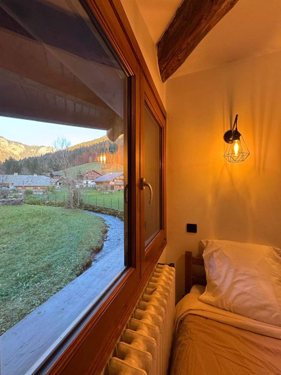 Bed, Night, Natural landscape, Photo of the whole room, Bedroom, Mountain view, River view