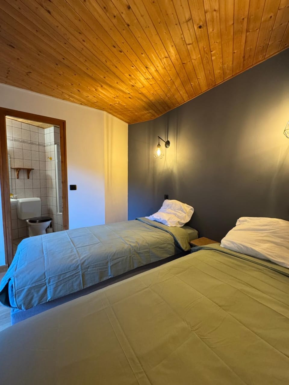 Bed, Night, Photo of the whole room, Bedroom