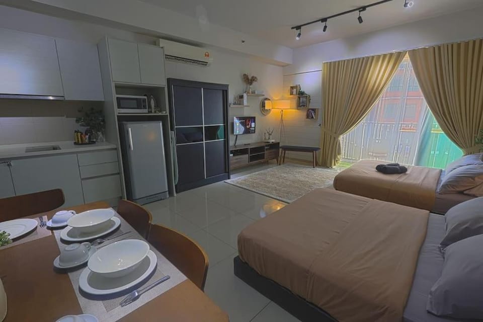 Bed, TV and multimedia, Kitchen or kitchenette, Living room, Photo of the whole room, Seating area, Dining area, Bedroom, oven, stove