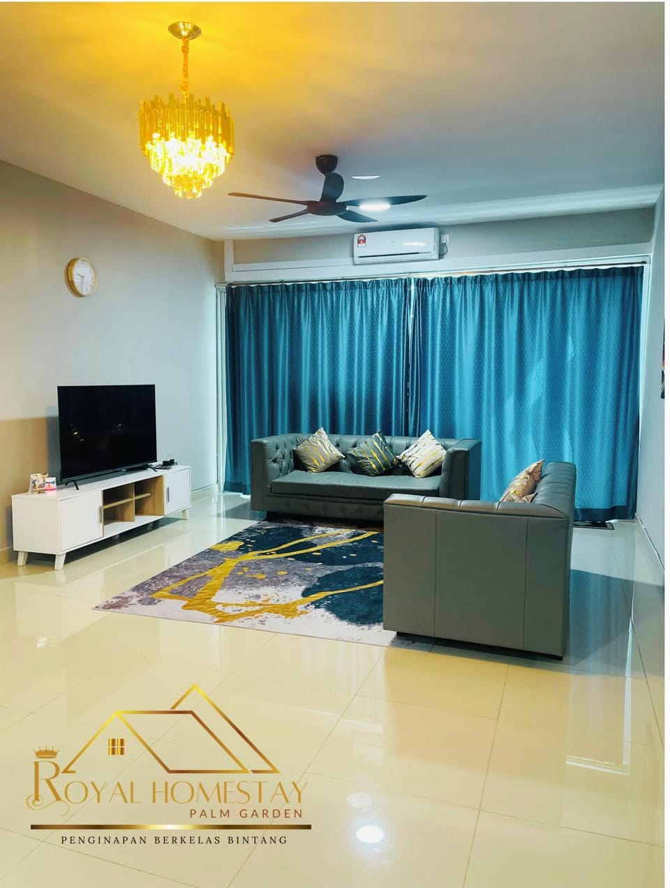 Communal lounge/ TV room, TV and multimedia, Living room, Seating area, Evening entertainment, Text overlay, air conditioner