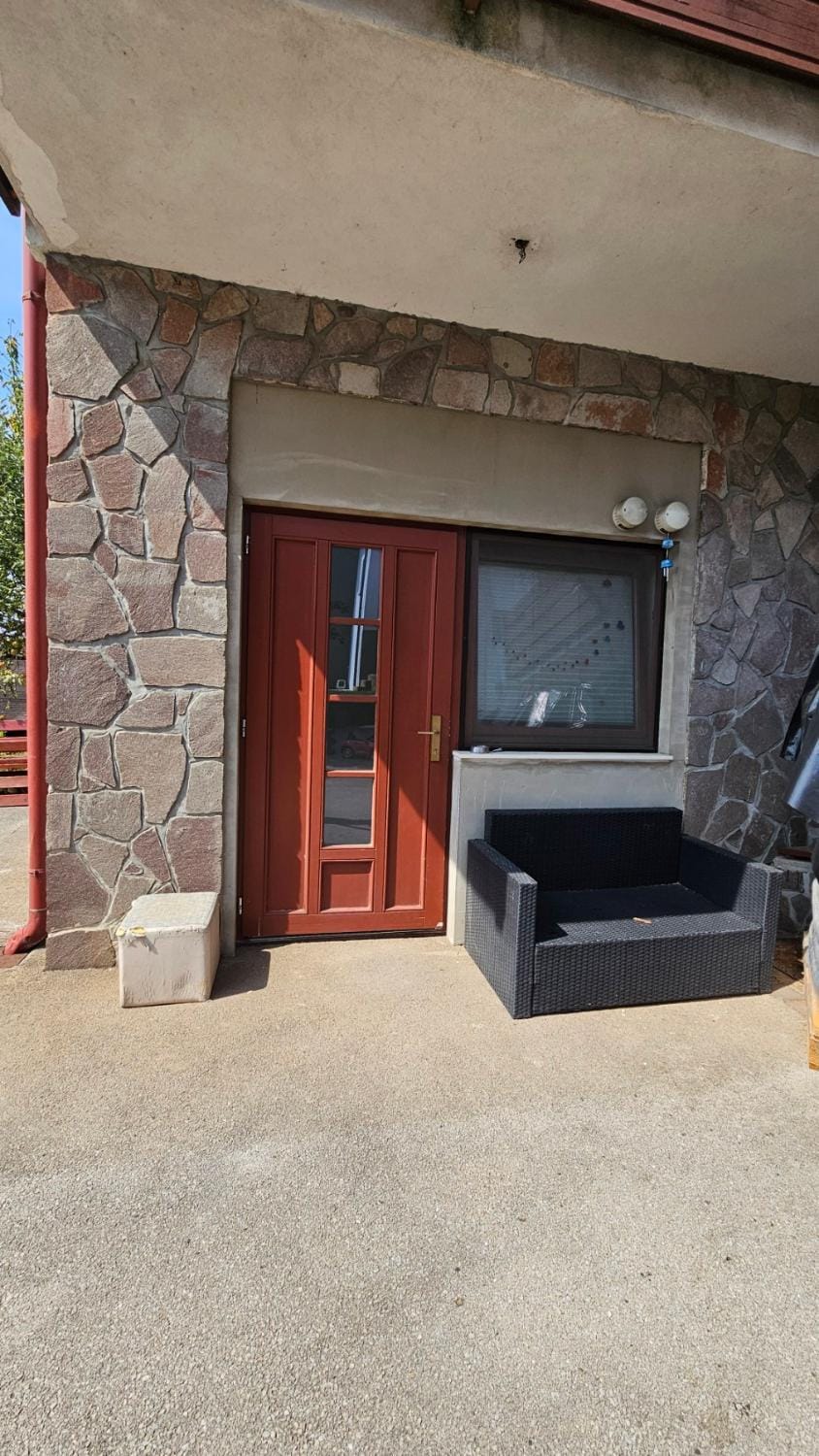 Property building, Patio, Balcony/Terrace