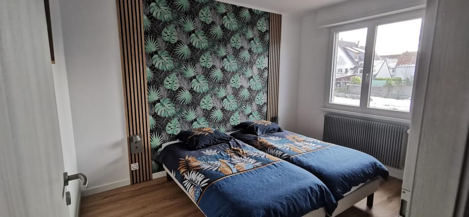 Photo of the whole room, Bedroom