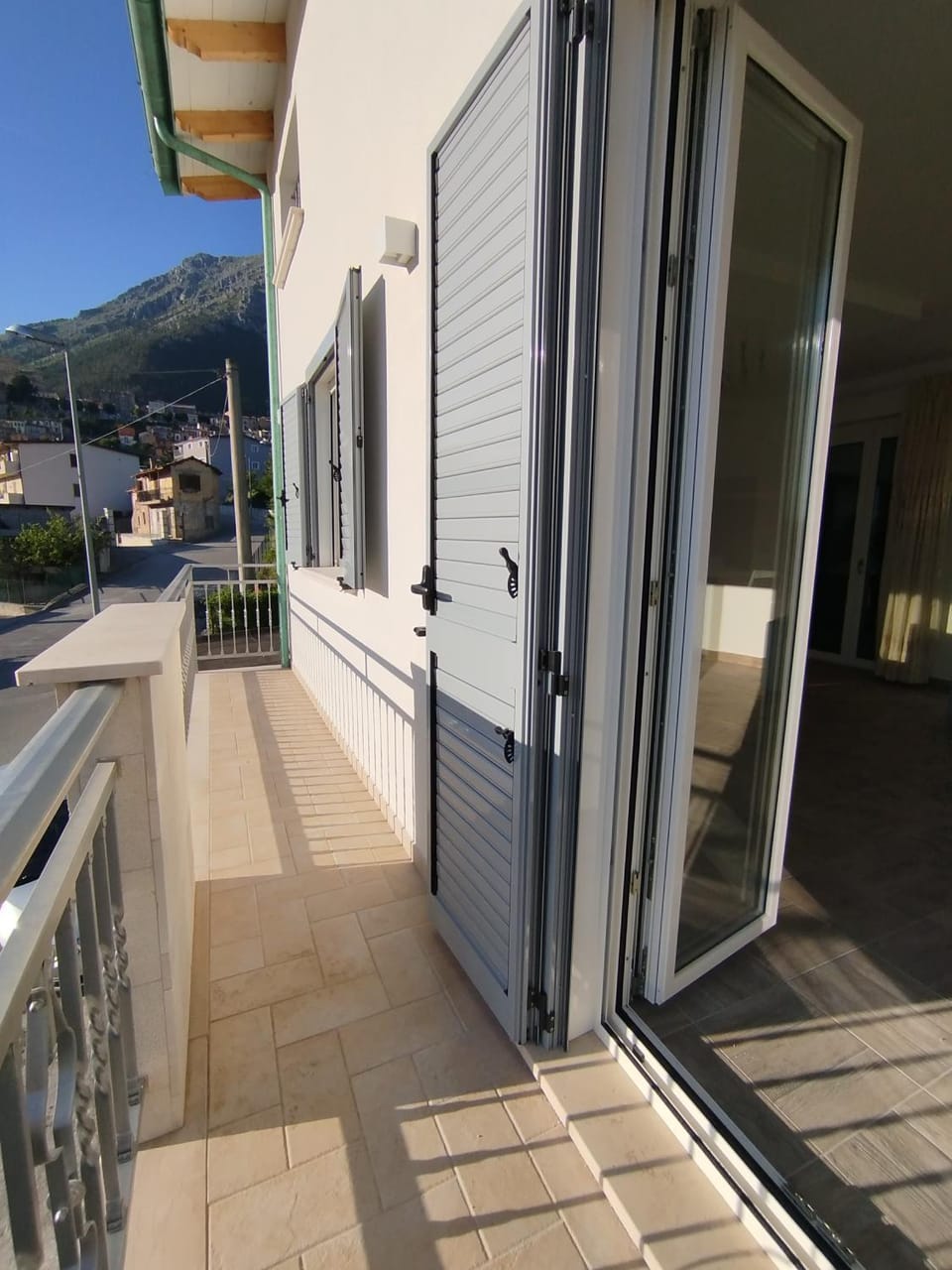 Property building, Day, Balcony/Terrace, Mountain view