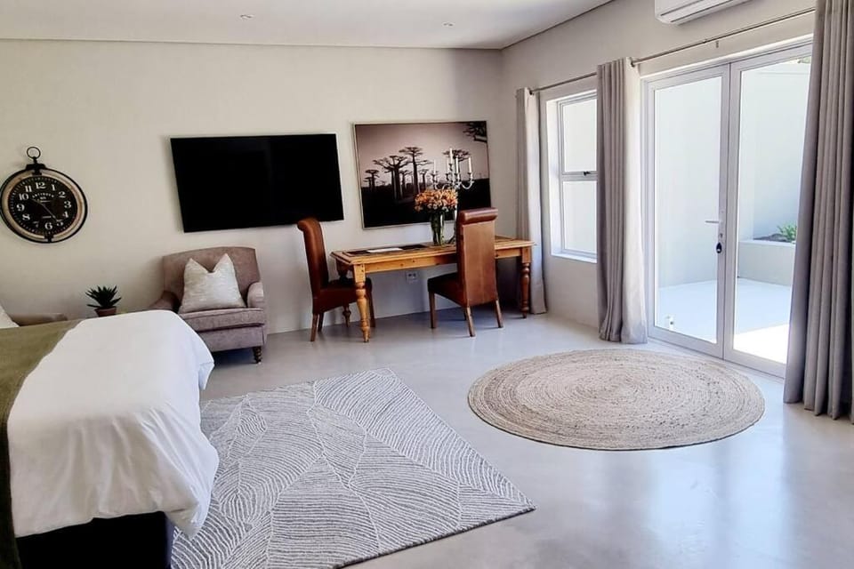 TV and multimedia, Photo of the whole room, Seating area