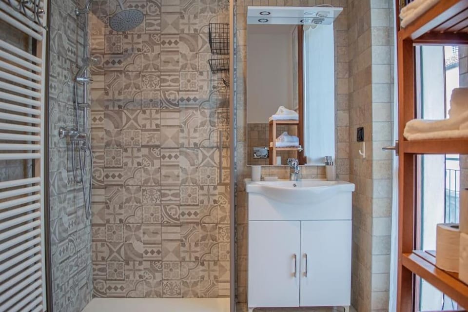 Shower, Bathroom