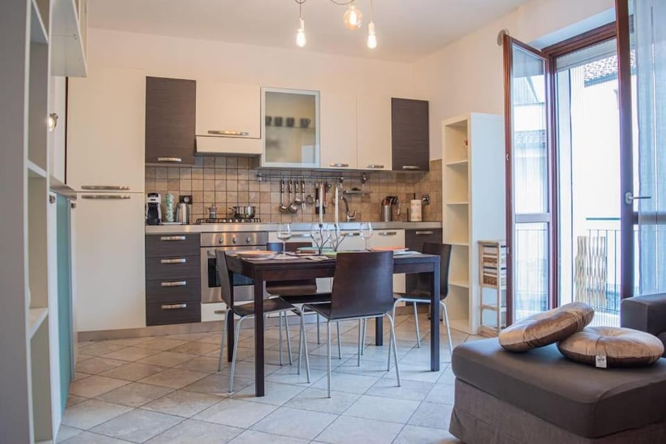 Kitchen or kitchenette, Living room, Seating area, Dining area, dishwasher, minibar, stove