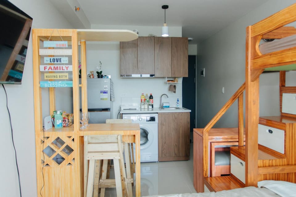 Kitchen or kitchenette, Dining area, minibar, pet friendly