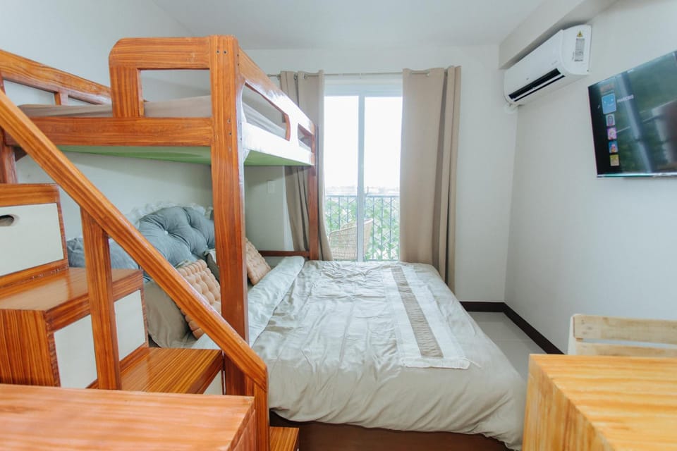 Bed, TV and multimedia, Photo of the whole room, Bedroom, bunk bed, air conditioner