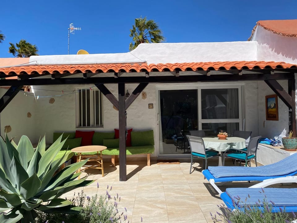 Property building, Garden, Balcony/Terrace, Seating area, Dining area, Garden view, sunbed