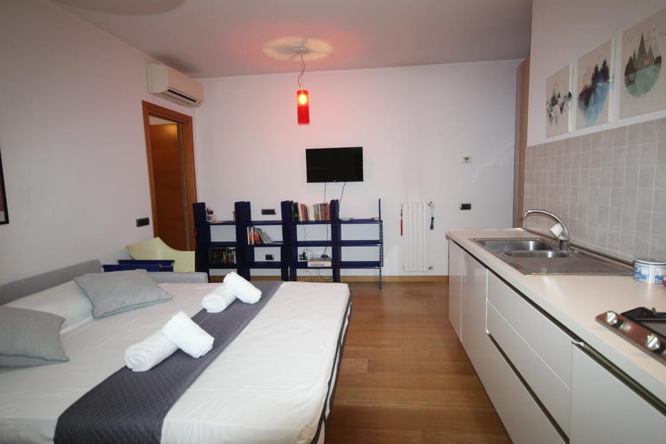 Bed, Kitchen or kitchenette, Living room, Photo of the whole room